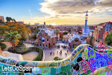 In Barcelona you find students from all over the world! Get to know the culture and enjoy the local cuisine.